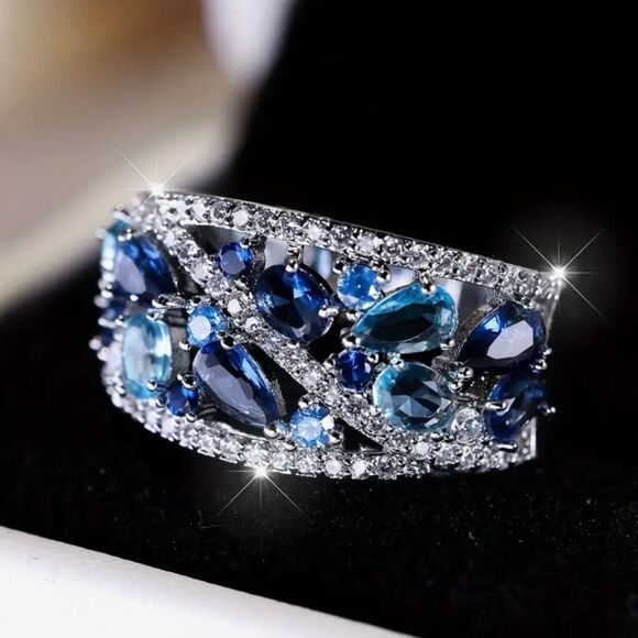 🔷 Gorgeous NEW Blue crystal gemstone band ring size 8 🔷 - Picture 4 of 6